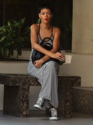 rihanna-091712ss-0_281329.jpg