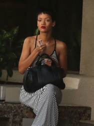 rihanna-091712ss-0_28429.jpg