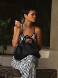 rihanna-091712ss-0_28529.jpg