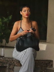 rihanna-091712ss-0_28829.jpg