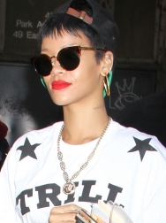 Rihanna2BRihanna2BChannels2BTough2BSide2BNew2BYork2BFDCQnIG4aWJl.jpg