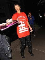 Rihanna2BRihanna2Blooking2Blittle2Bdazed2Bmakes2B65kJRPvdeRsx.jpg