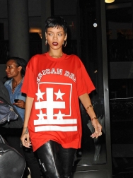 Rihanna2BRihanna2Blooking2Blittle2Bdazed2Bmakes2Bp5Nlh3XUgrgx.jpg