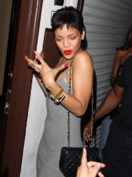 Rihanna2BRihanna2BFlips2BSwitch2BParty2BWork2B7e9ZuGnw7Xqx.jpg