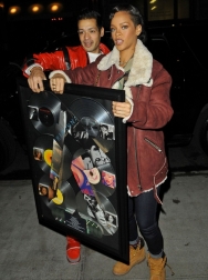 Rihanna2BRihanna2Bcarries2Bcommemorative2Bplaque2B7lWIxJ9pboZx.jpg