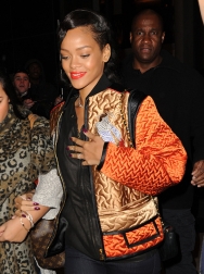 Rihanna2BRihanna2BSteps2BOut2BNYC2BUT4jsF0_AA_x.jpg