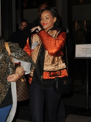 Rihanna2BRihanna2BSteps2BOut2BNYC2Be_JL19AZZm_x.jpg