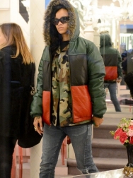 Rihanna-111712-3.jpg