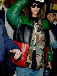 Rihanna-111712-7.jpg