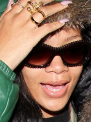 rihanna-111712-_28129.jpg