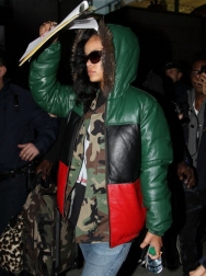 rihanna-111712-_28829.jpg