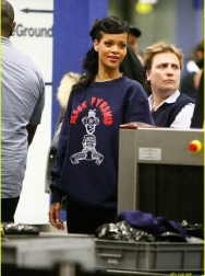 rihanna-behind-the-scenes-777-tour-video-watch-now-04.jpg