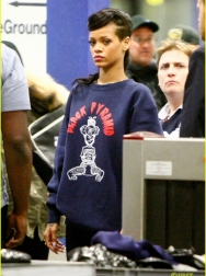 rihanna-behind-the-scenes-777-tour-video-watch-now-15.jpg