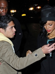 Rihanna2BRihanna2Bkeeps2Bpace2Bgoing2B7772Btour2BmVOm36JOEcPx.jpg