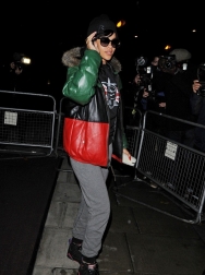 Rihanna2BRihanna2BSteps2BOut2BLondon2B22B_-NHKYw65UBx.jpg