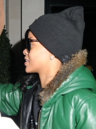 Rihanna2BRihanna2BSteps2BOut2BLondon2B22BouSpgqGHJYFx.jpg