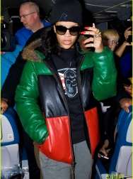 rihanna-emerges-on-777-tour-flight-to-nyc-first-pics-01.jpg