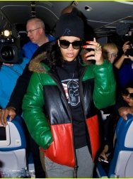 rihanna-emerges-on-777-tour-flight-to-nyc-first-pics-04.jpg