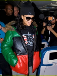 rihanna-emerges-on-777-tour-flight-to-nyc-first-pics-08.jpg