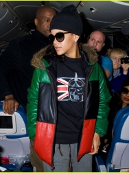 rihanna-emerges-on-777-tour-flight-to-nyc-first-pics-11.jpg