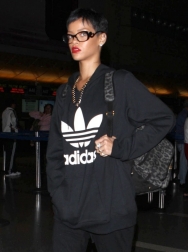 Rihanna2BRihanna2BDeparting2BFlight2BLAX2BK4Vg11nPVSwx.jpg