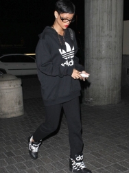 Rihanna2BRihanna2BDeparting2BFlight2BLAX2BatgqbNSRtlAx.jpg