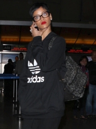 Rihanna2BRihanna2BDeparting2BFlight2BLAX2BpPZvA6_03Qwx.jpg