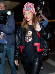 130215NR3_RIHANNA_B-GR_02.jpg