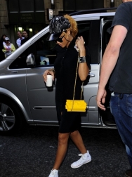 Rihanna2BRihanna2BGoes2BShopping2BLondon2BPart2BHhJxzlkcnBjx.jpg