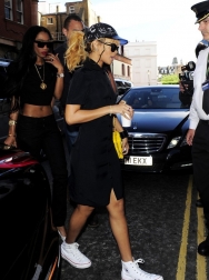 Rihanna2BRihanna2BGoes2BShopping2BLondon2BPart2BKg-G5bPSPv6x.jpg