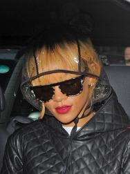 Rihanna2BRihanna2BLeaves2BLondon2BHotel2Boc2T1xAnYwNx.jpg