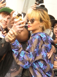 Rihanna2BRihanna2Bmeeting2Bfans2Bwhile2Bleaving2B1XzzIQfDsMWx.jpg