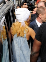 Rihanna2BRihanna2BLeaves2BLondon2BHotel2BPart2B32BZnS51KR_l6nx.jpg