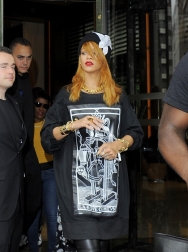 Rihanna2BRihanna2Bleaves2BLondon2Bhotel2Be6yBqPk27-8x.jpg